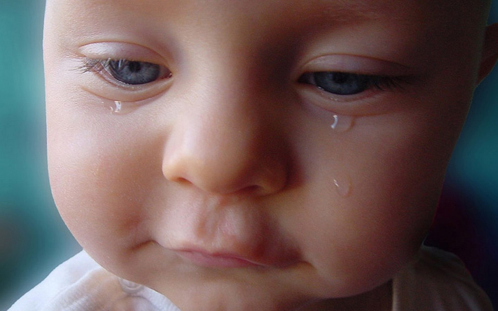 Hình ảnh trẻ em buồn khóc